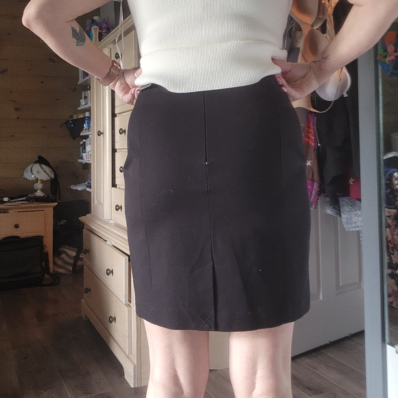Banana Republic black skirt - Picture 2 of 4